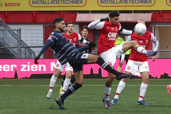 关键的十字 关键的十字