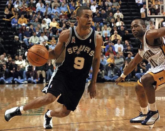 艰难出手比 艰难出手比